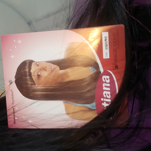 Wig - Picture 2 of 8